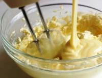 Krim asam untuk kue dengan susu kental