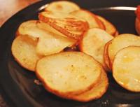 Bagaimana cara menggoreng kentang tanpa gosong?